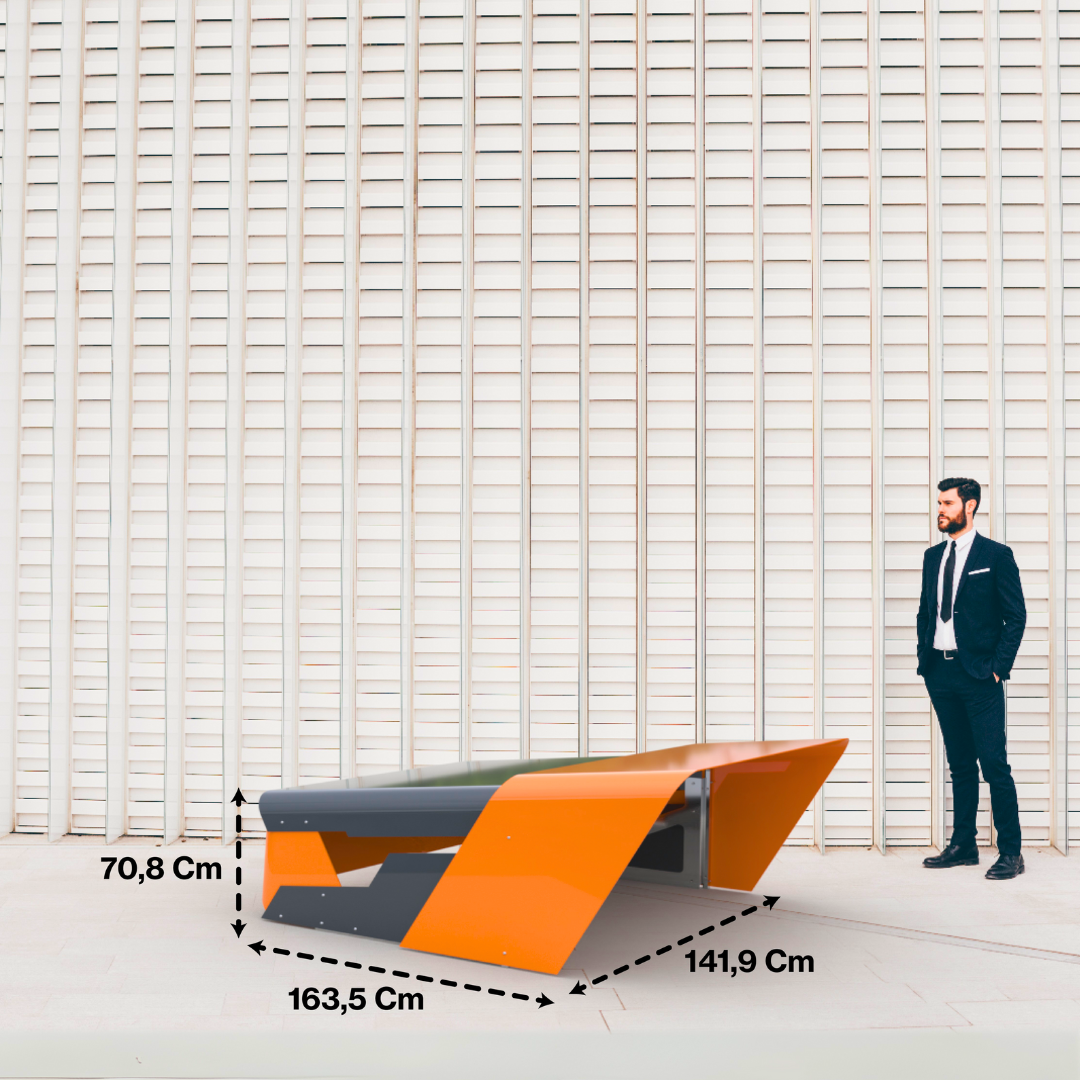 The CEORA garage shown with dimensions: 70.8 cm high, 141.9 cm deep, and 163.5 cm wide, next to a man for scale.